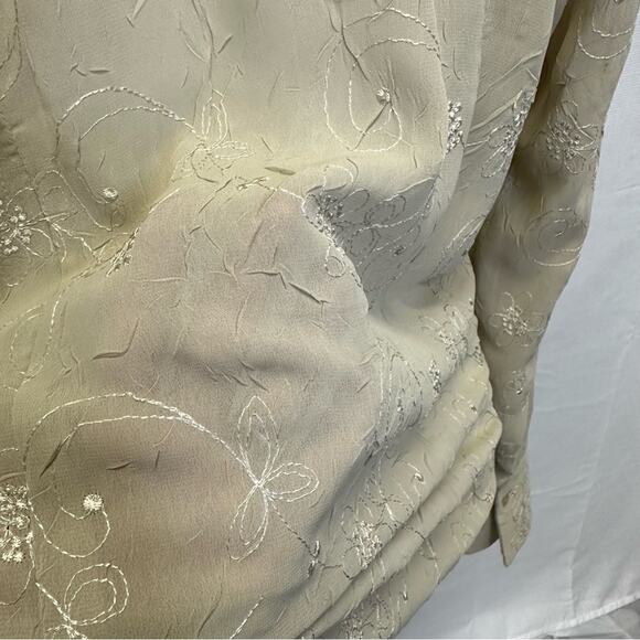 Tailor B. Moss Women’s XL Beige Embroidered Button-Up Shirt - Picture 4 of 11